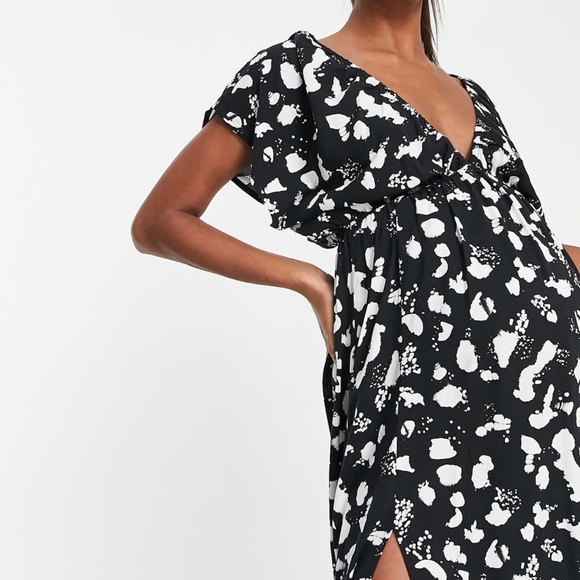 ASOS DESIGN Maternity flutter sleeve maxi beach dress in mono spot print - Picture 2 of 9
